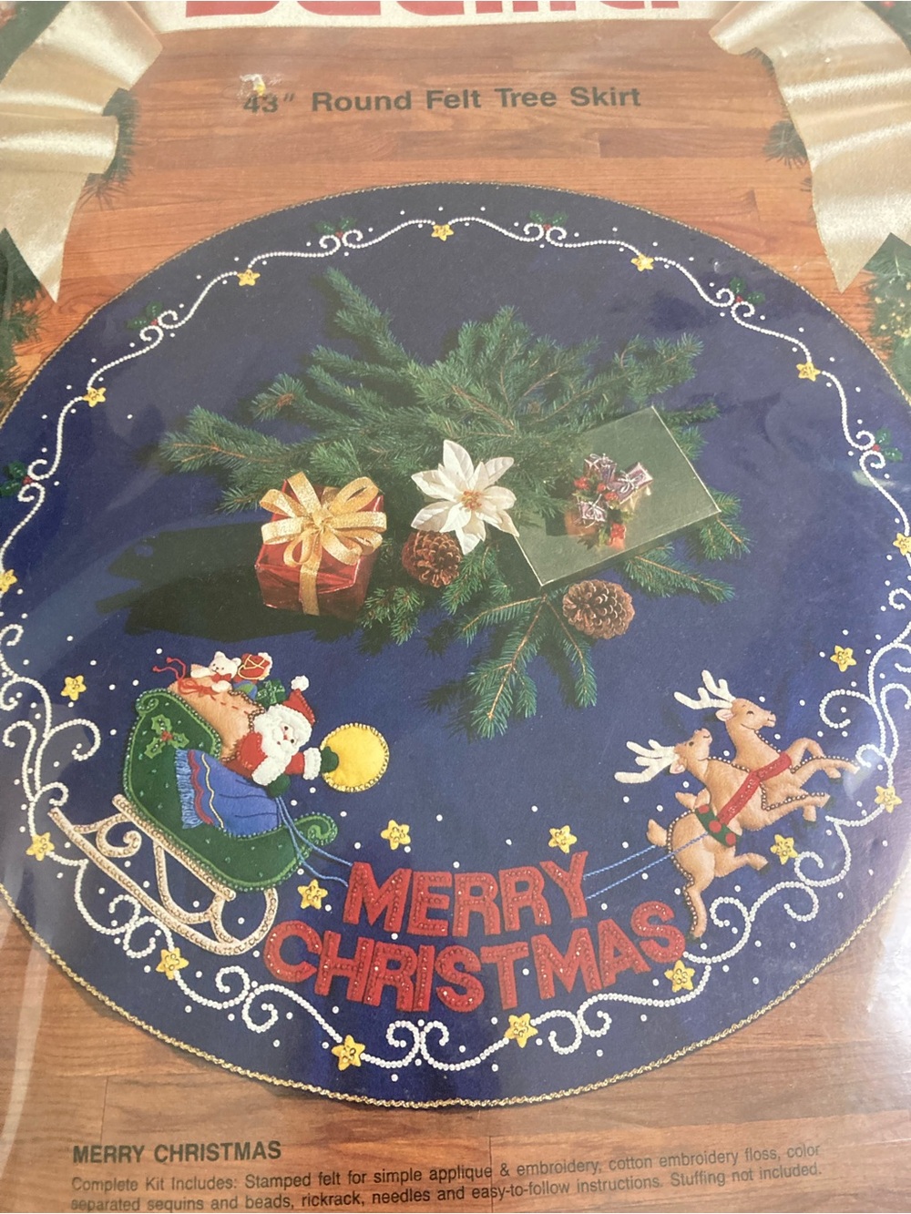 Bucilla Felt MERRY CHRISTMAS" Felt Santa Tree Skirt Kit Vintage Appliqué Santa